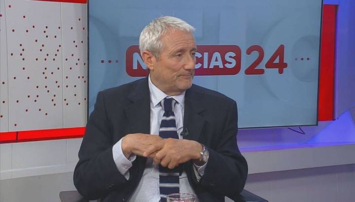 Ministro Valle y regulación de la IA en Chile: “Se necesita una alfabetización en el país"