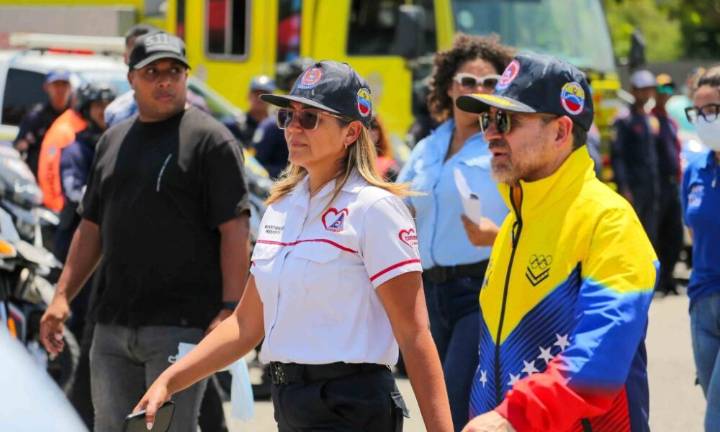 Gobernador Lacava instó a estar atentos ante paso de onda tropical 48