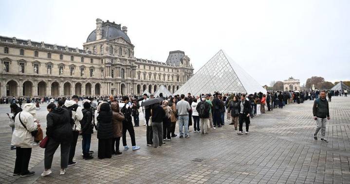 Louvre remains closed one day after jewel heist