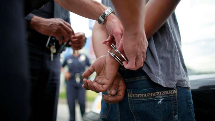 Capital: detienen a joven por amenazar con arma blanca a un periodista en plena vía pública