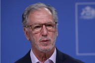 Álvaro García asume como biministro y anuncia compensación por tarifas eléctricas