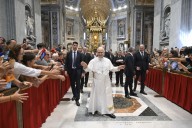 U.S. priests report high confidence in Pope Leo XIV, less trust in bishops
