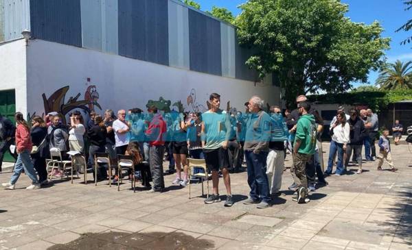 VIDEO.-  Ahora sí se vota a buen ritmo en La Plata  y con pocas quejas