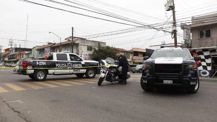 Ejecutan a dos hombres dentro de un carwash en Jardines de las Cruces