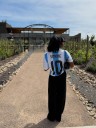 Simone Biles eligió Mendoza: la estrella olímpica probó un malbec y las empanadas