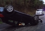 Vuelca un coche en la carretera de La Plata, en Avilés