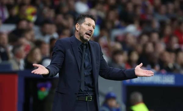 Simeone explotó tras el insólito gol anulado a Atlético con Julián implicado