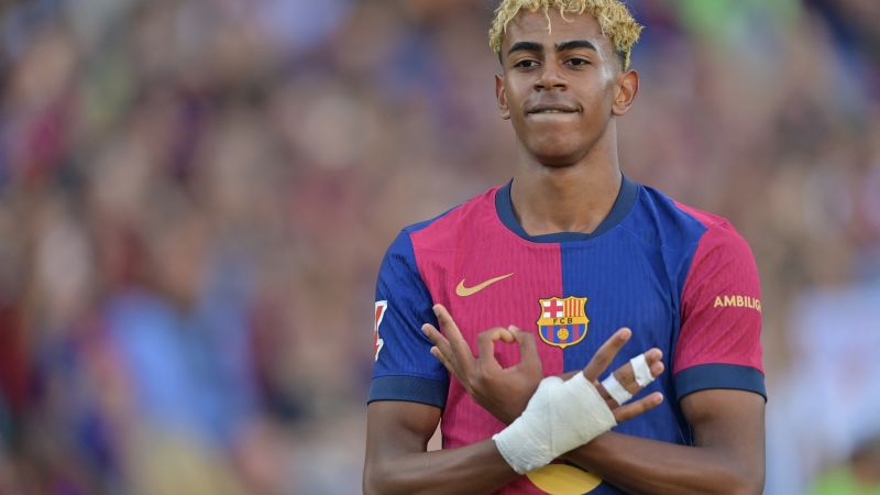 La historia de Lamine Yamal, el chico del Barcelona que desde la cima nunca se olvida del barrio que lo vio nacer