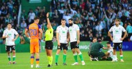 "El jugador llega muy tarde y le da con los tacos en el tobillo", el mensaje del VAR para la expulsión de Montero