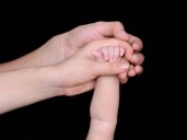 Escándalo en Rusia: ¿padres tatuaron a su bebé para ganar concurso de influencer?