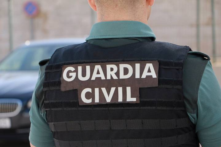 Hallan un cadáver envuelto en un tipo de bolsa en el pantano de Casasola en Almogía