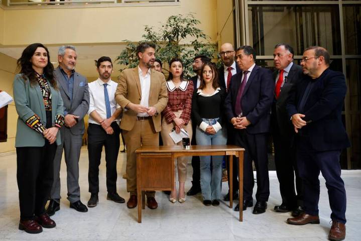 Diputados oficialistas presentan acusación constitucional contra el ministro Antonio Ulloa