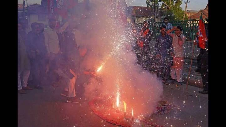Bengaluru police review safety measures for firecracker stalls ahead of Deepawali