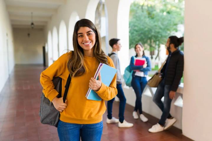 Talleres gratis de preparación universitaria para estudiantes latinos