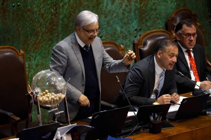 Sortean a integrantes de la comisión revisora de la Acusación Constitucional contra Pardow