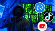 La nueva razón por la que especialistas insisten en no descargar la versión Plus de WhatsApp, TikTok y YouTube