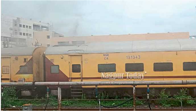 Panic at Nagpur Railway Station as AC coach catches fire