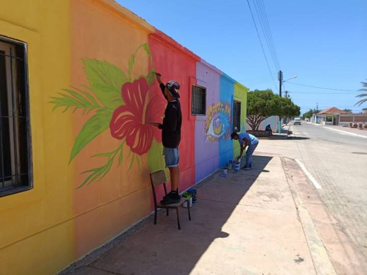 Proyecto "Murales en mi pueblo" rescata tradiciones y cultura de la isla de Coche