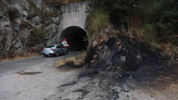 Dos muertos tras chocar con su coche e incendiarse en la presa de Bárcena de Ponferrada