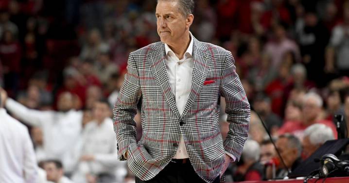 Arkansas coach John Calipari vows to retire before adopting transactional approach