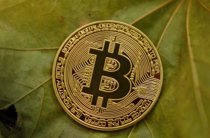 Bitcoin sotto test: l’effetto delle liquidazioni short da 180 milioni di dollari