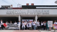 Trabajadores del Garrahan en caravana a Olivos para reclamar la implementación de la ley de Emergencia Pediátrica