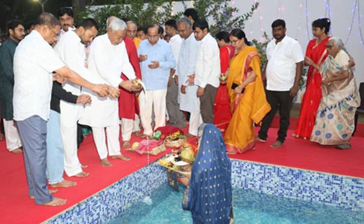 Bihar CM Nitish Kumar performs ‘Usha Arghya’, marking end of Chhath Puja