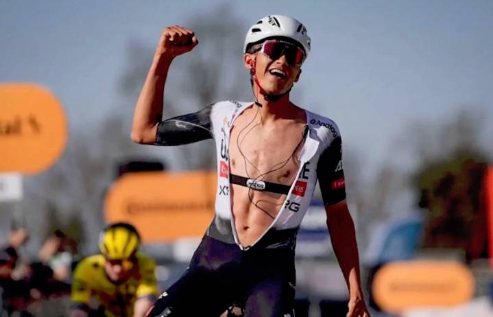 Con 15 victorias, Isaac del Toro asciende al top 3 mundial