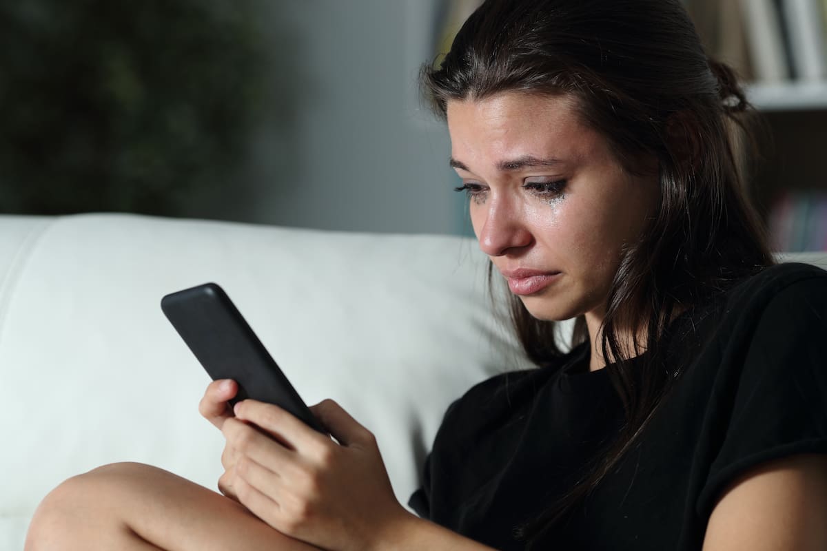 Tiene 17 años. Una app permitió crear fotos suyas desnuda; ahora demandó a sus creadores