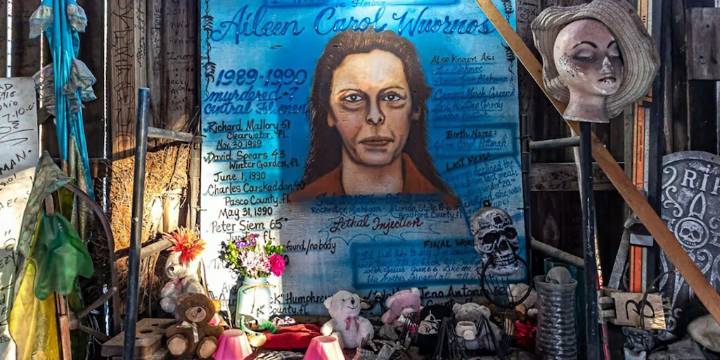 El bar que se convirtió en el santuario macabro de la despiadada “mujer araña” asesina: “Regresaré como Jesucristo”