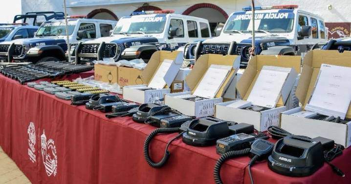 Faltan 250 radios a la policía municipal de Ensenada