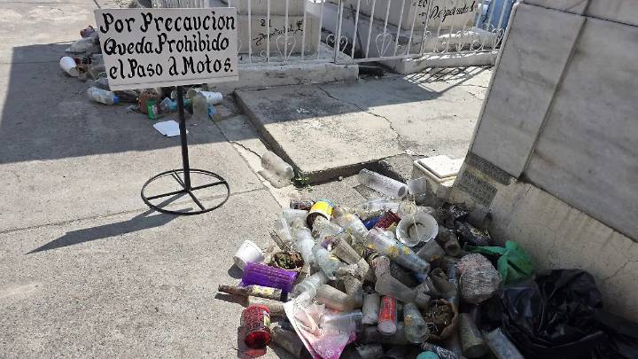 Ayuntamiento realiza jornadas de limpieza en panteones, previo a Día de Muertos