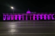 Coahuila: edificios se iluminan de rosa para concientizar sobre el cáncer de mama