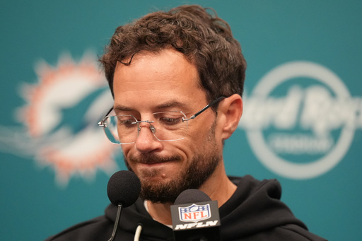 Aficionados de Dolphins abuchean al equipo tras otra derrota de último minuto
