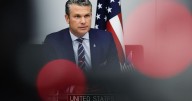 Avión del secretario de Defensa de EEUU aterriza de emergencia en Reino Unido