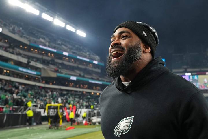 Former Eagles defensive lineman Brandon Graham considering coming out of retirement: Source