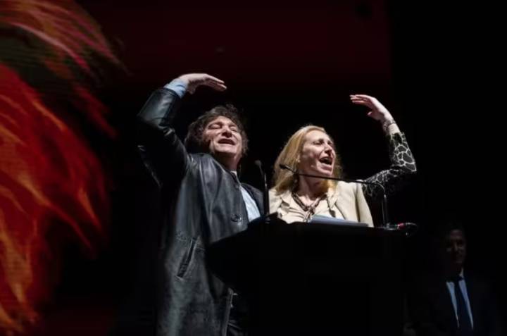 Argentina: la Fiscalía ordena analizar los teléfonos de Milei y su hermana requisados en el escándalo de la criptomoneda