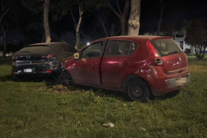 Invade carril y provoca aparatoso choque en Saltillo; ninguno aceptó su responsabilidad