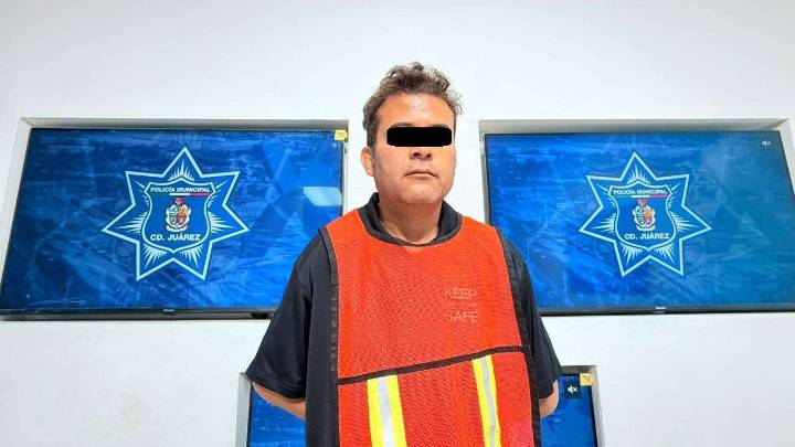 Golpea y amenaza con una pistola a su esposa