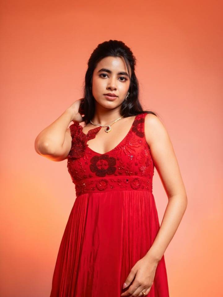 Little Hearts Beauty Drops Glam Bomb In Scarlet Glow