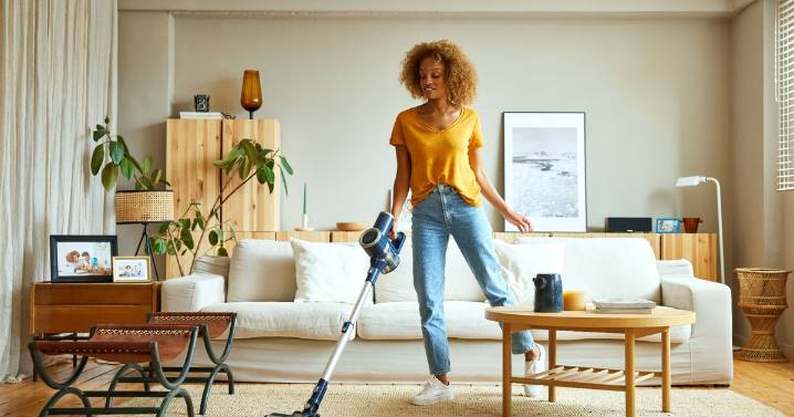 '8 easy tips helped me keep on top of housework after feeling like a failure'