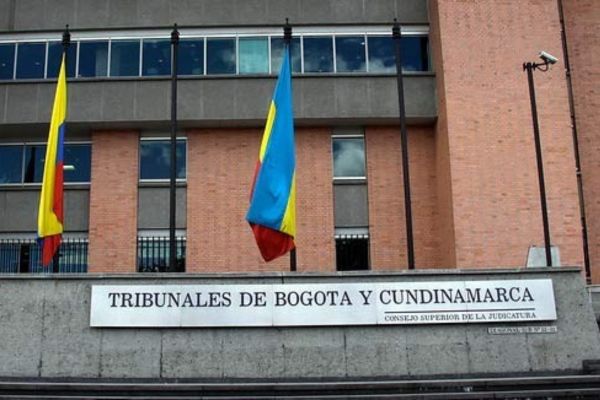 Jueces de Colombia rechazan las críticas de Petro al fallo absolutorio de Uribe