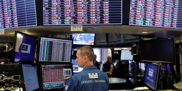 Reacción del mercado al viaje de Caputo a EEUU: fuerte alza de los bonos y caída de los dólares financieros