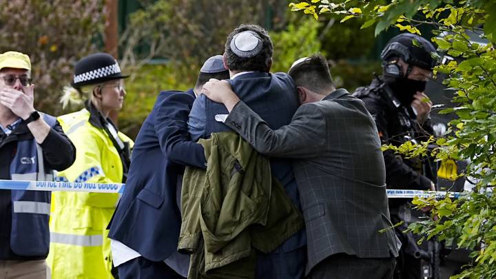 El rabino convertido en "héroe" en el ataque terrorista en Manchester: así impidió la entrada del agresor en la sinagoga
