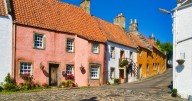 Beautiful market town 40 minutes from Glasgow with pastel cottages that film crews love
