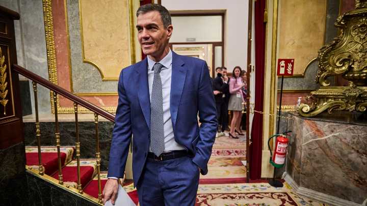 Gobierno a manotazos, seguro de no caer