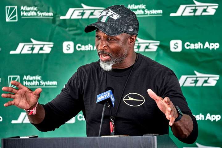 Jets Coach Addresses Defensive Struggles as Sauce Gardner Can’t Adapt to Aaron Glenn’s System The Jets’ defense faces its own crisis—an unraveling unit searching for answers under Steve Wilks and Aaro