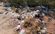 Denuncian gran cantidad de basura sobre la vía pública