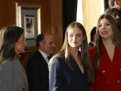 Premios Princesa de Asturias 2025: la Reina Letizia, la Princesa Leonor, la Infanta Sofía y su juego de trajes con guiño low cost de marca española