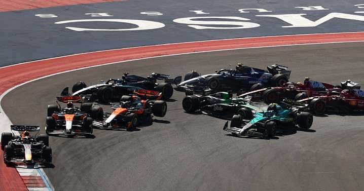 Verstappen wins US Sprint as both McLarens crash out on first lap
